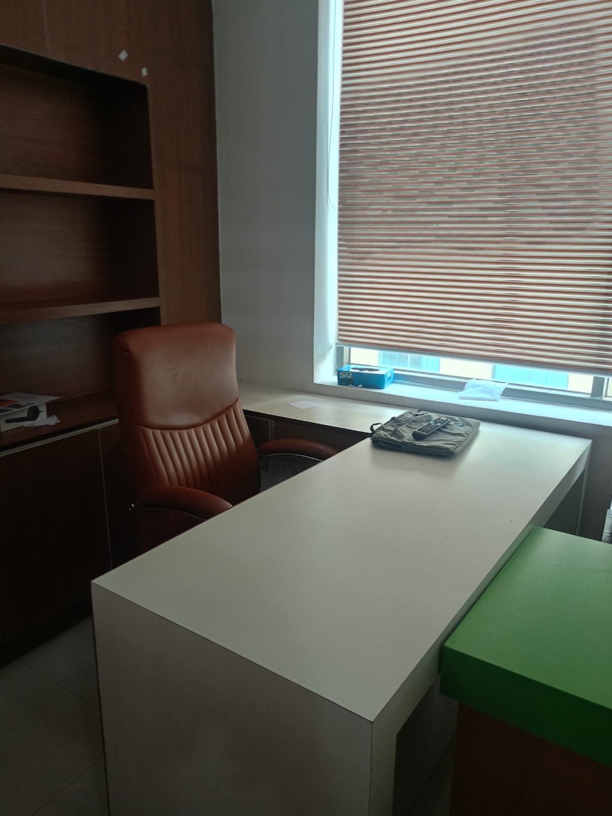 759 sq ft Fully Furnished Office · Bestech Business Towers — photo 2
