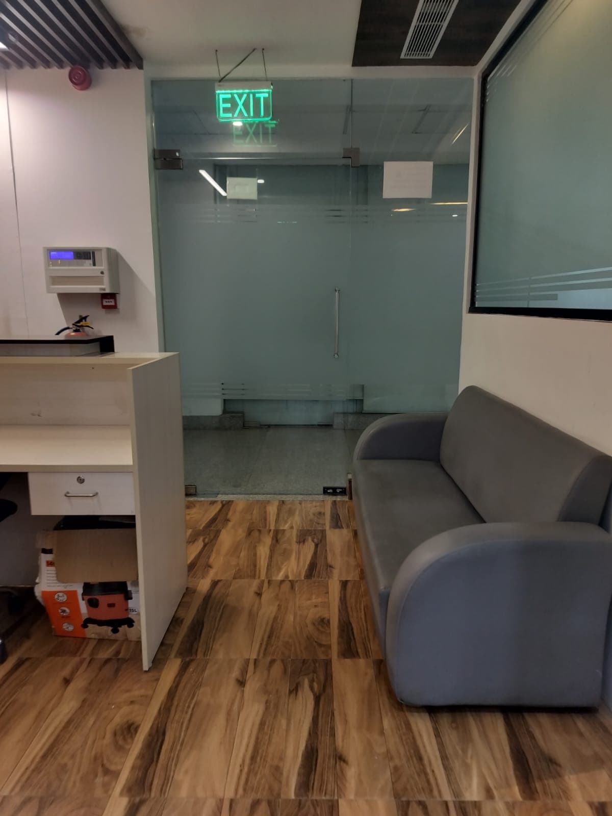 1855 SFT Fully Furnished Office for Lease — Day Use Only