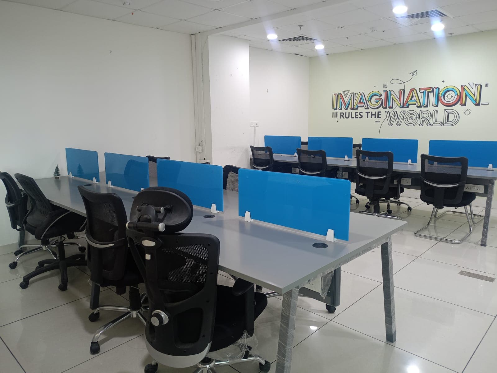 1,400 sq ft Fully Furnished Office · Bestech Business Towers