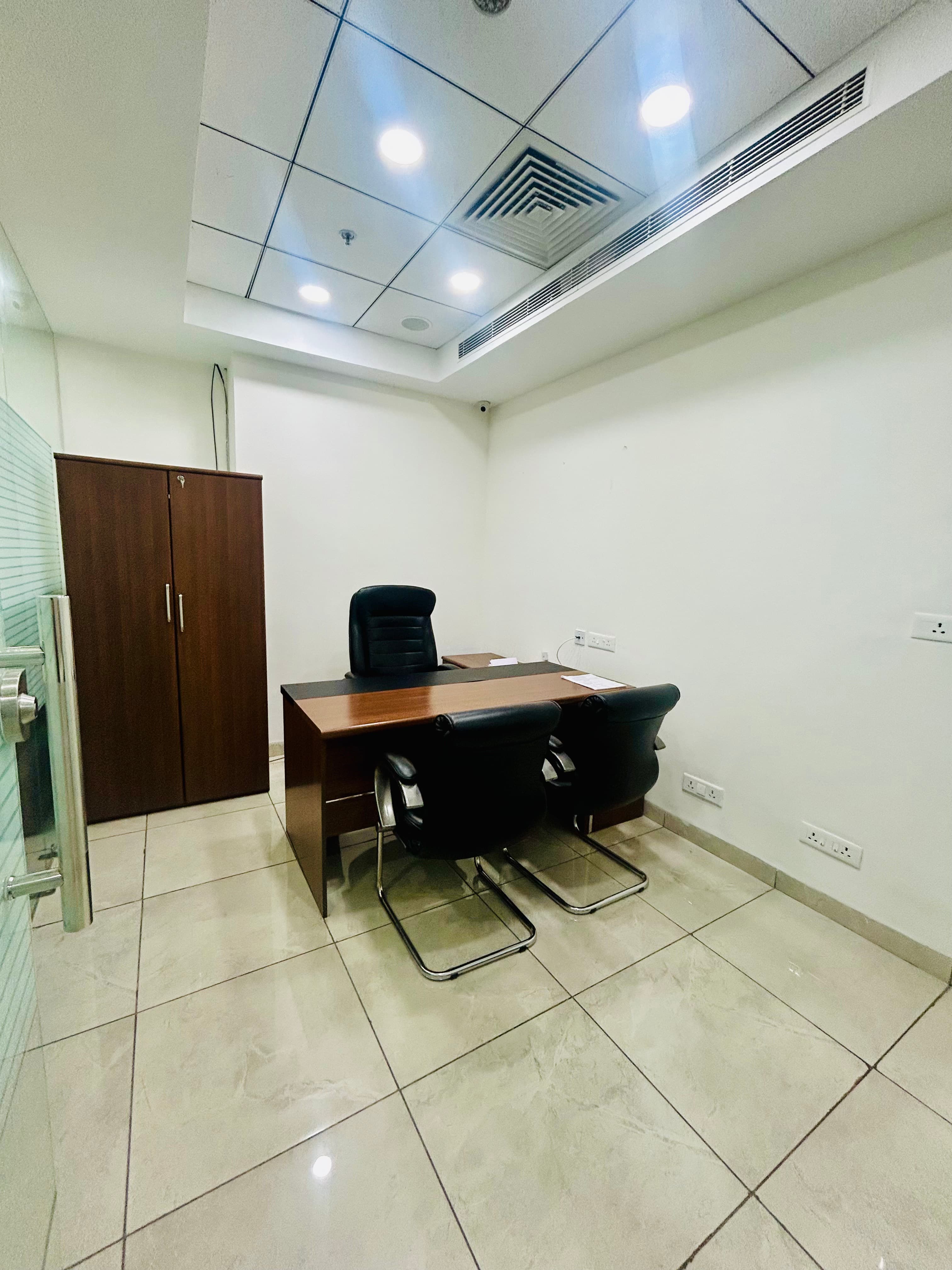 590 sq ft Fully Furnished Office · Bestech Business Towers