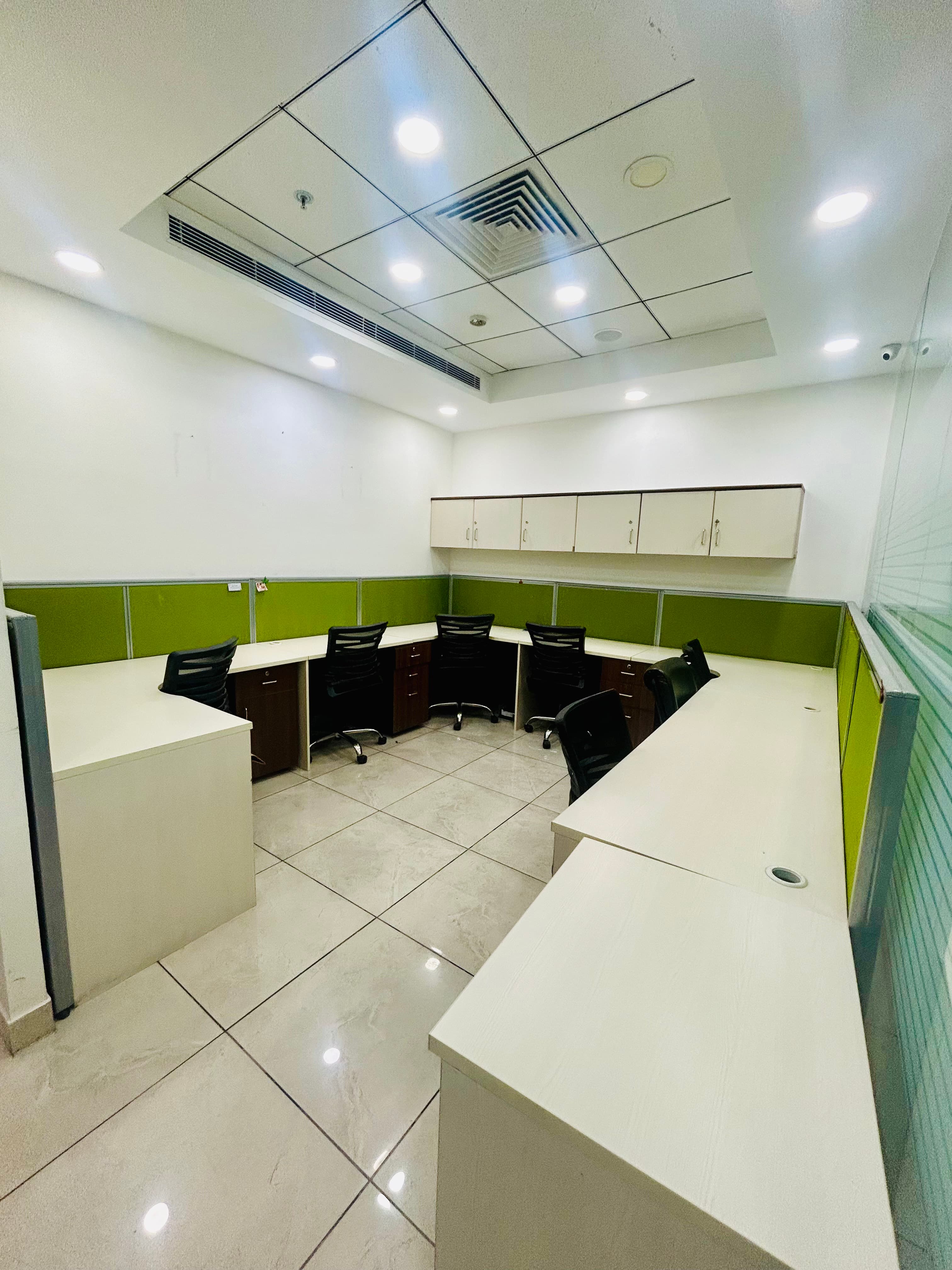 590 sq ft Fully Furnished Office · Bestech Business Towers — photo 2