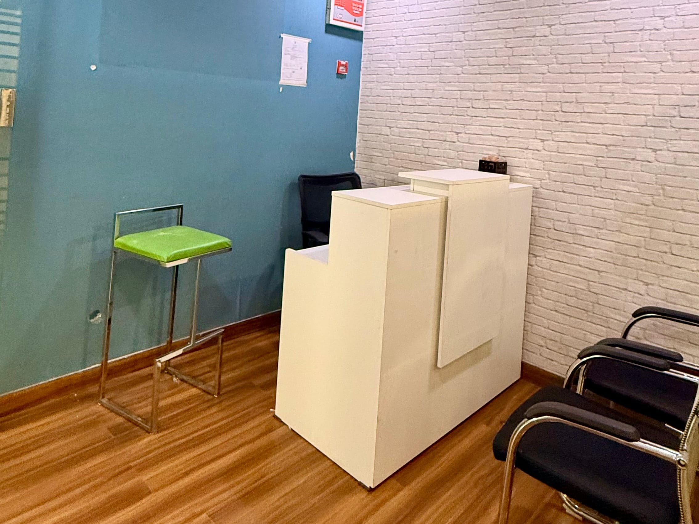 3,208 sq ft Fully Furnished Office · Bestech Business Towers — photo 2