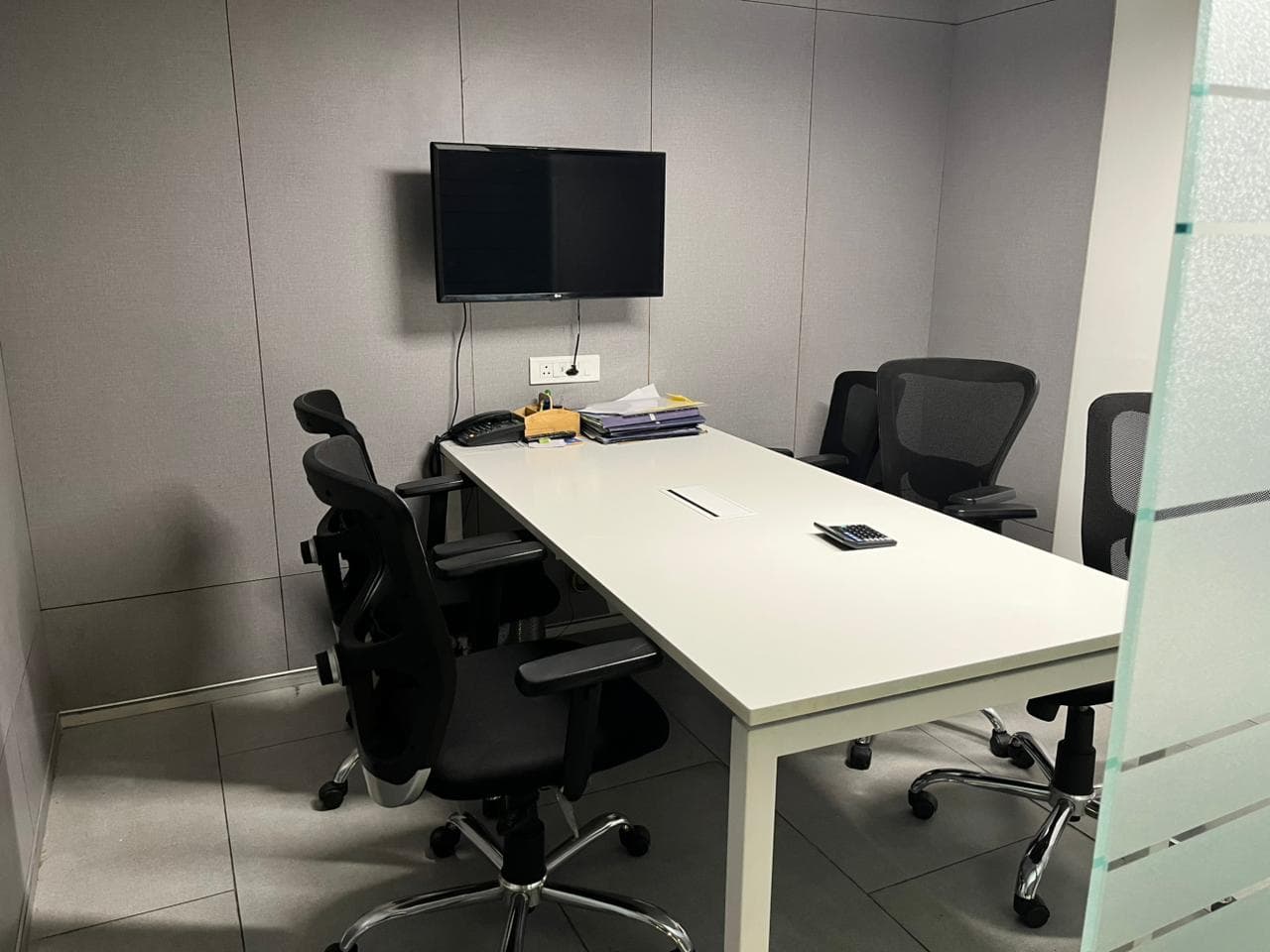 4200 Sq Ft Fully Furnished Office available on Lease — photo 2
