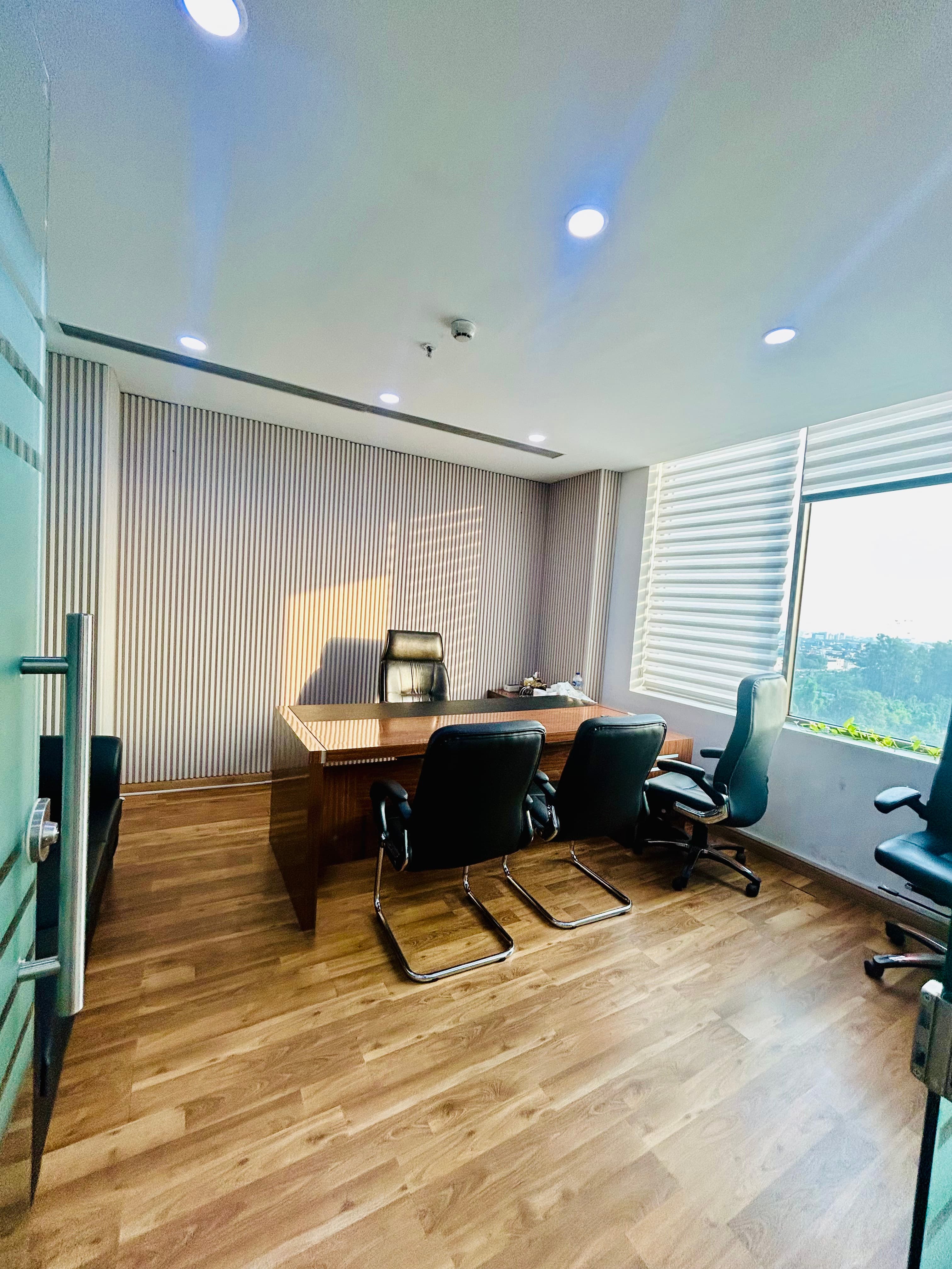 3,705 sq ft Fully Furnished Office · Bestech Business Towers — photo 3