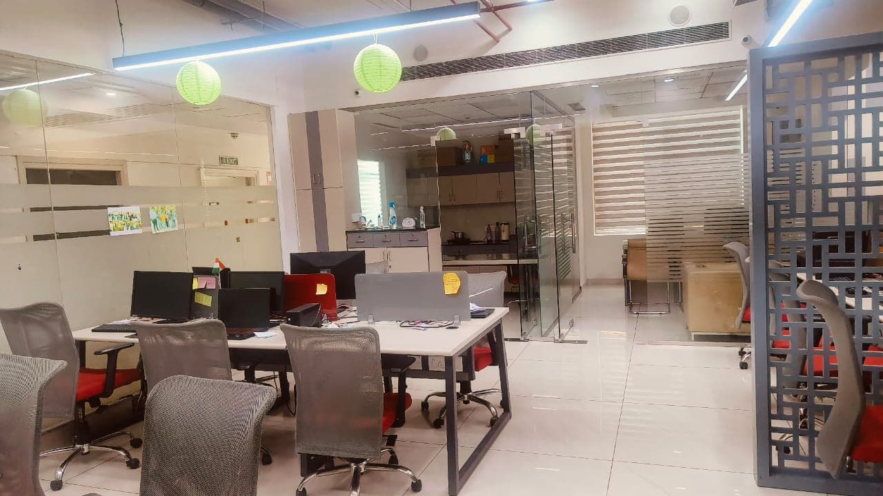 945 sq ft Fully Furnished Office · Bestech Business Towers