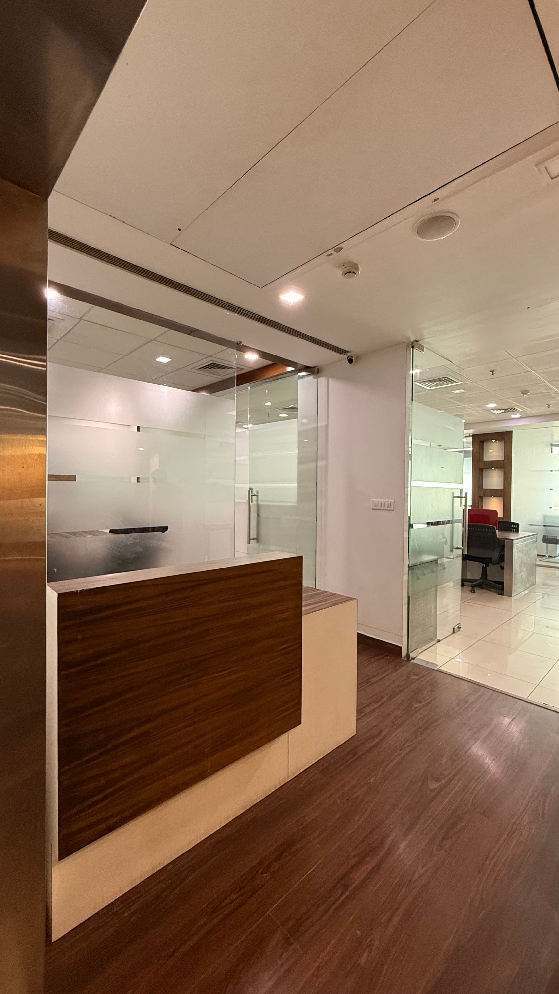 1443 Sq. Ft. Fully Furnished Office available for Immediate Lease. — photo 2