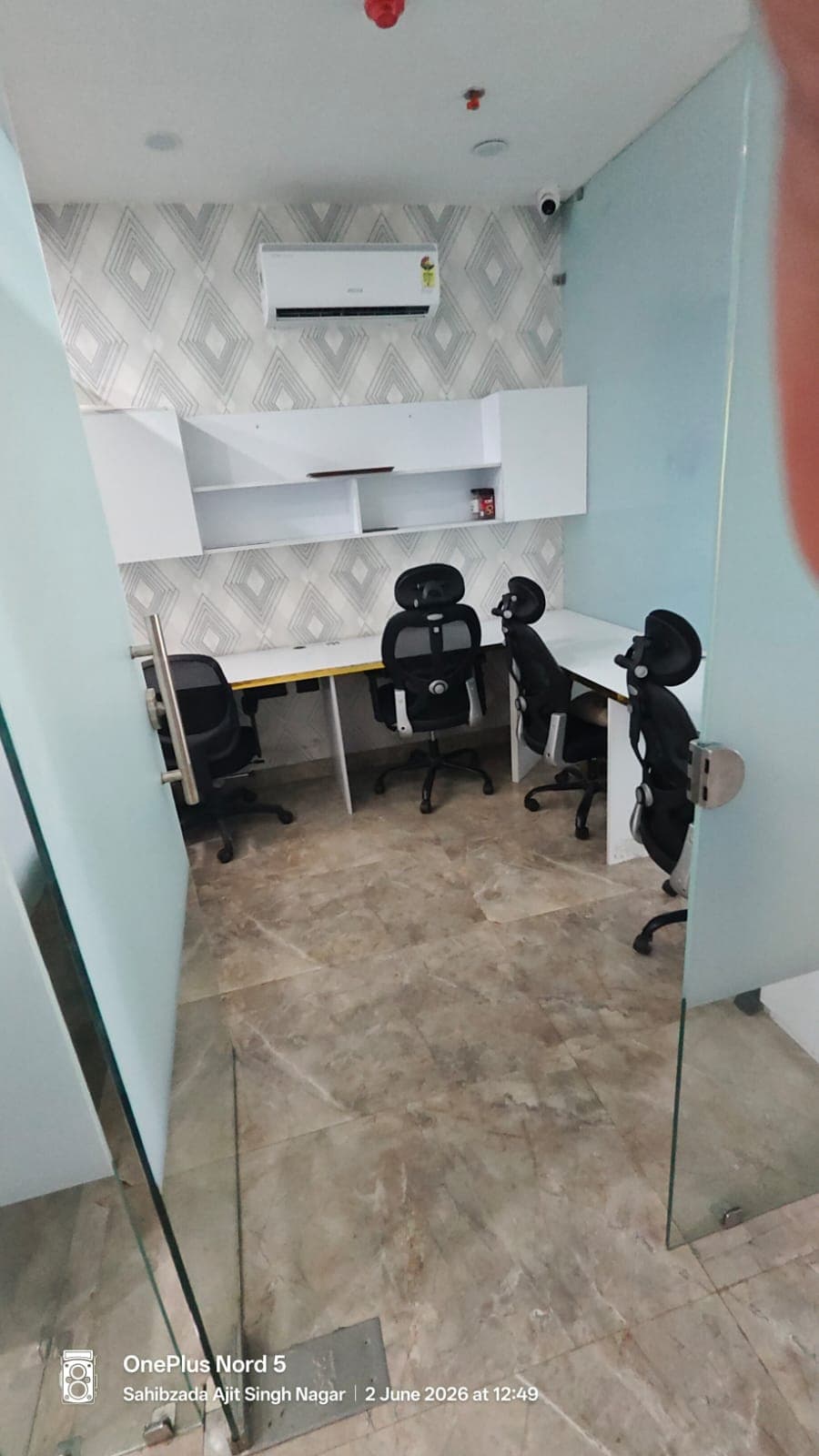 657 Sq. Ft. Fully Furnished Office for sale — photo 2
