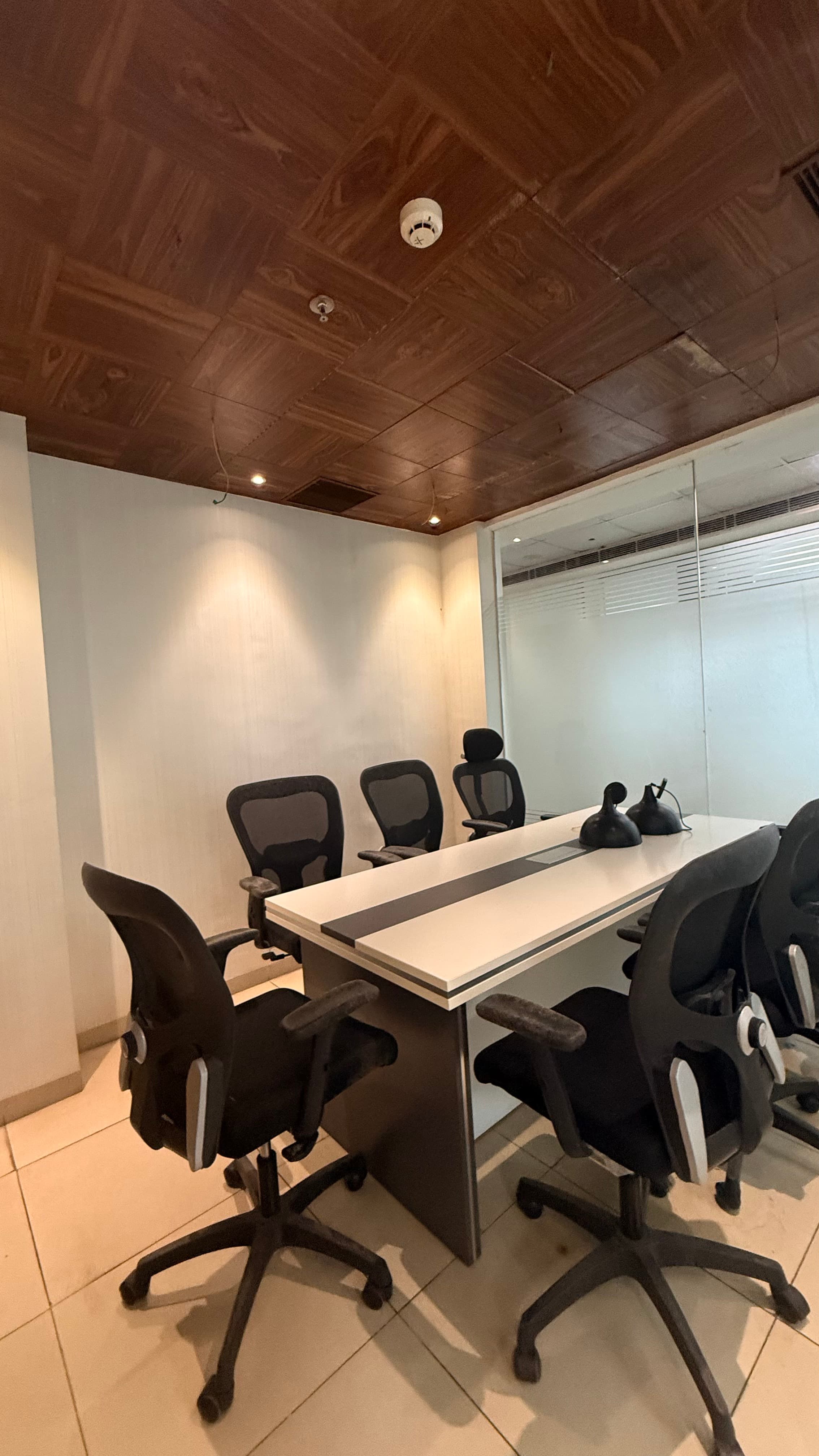 1,517 sq ft Fully Furnished Office · Bestech Business Towers — photo 3