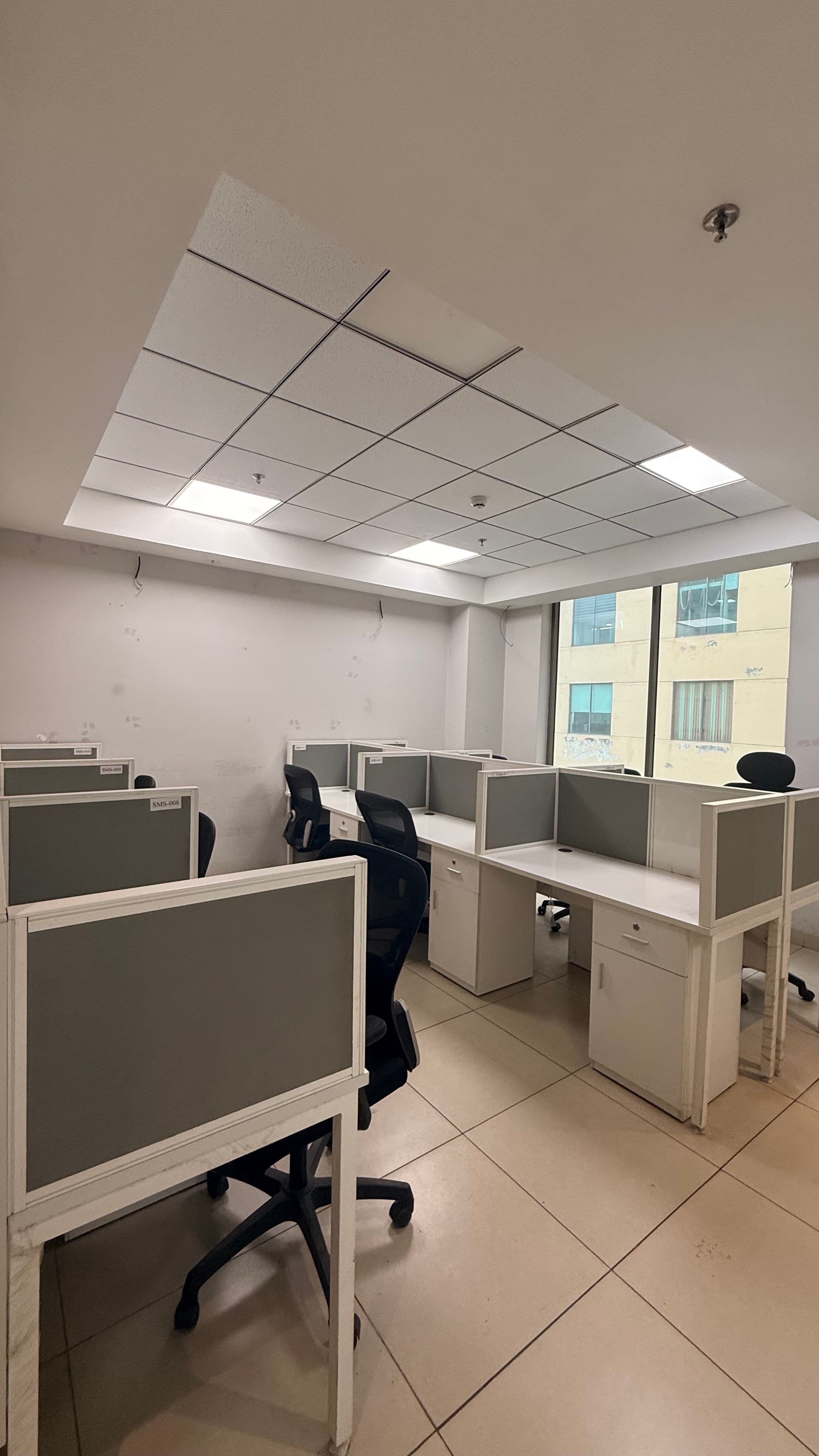 1,517 sq ft Fully Furnished Office · Bestech Business Towers